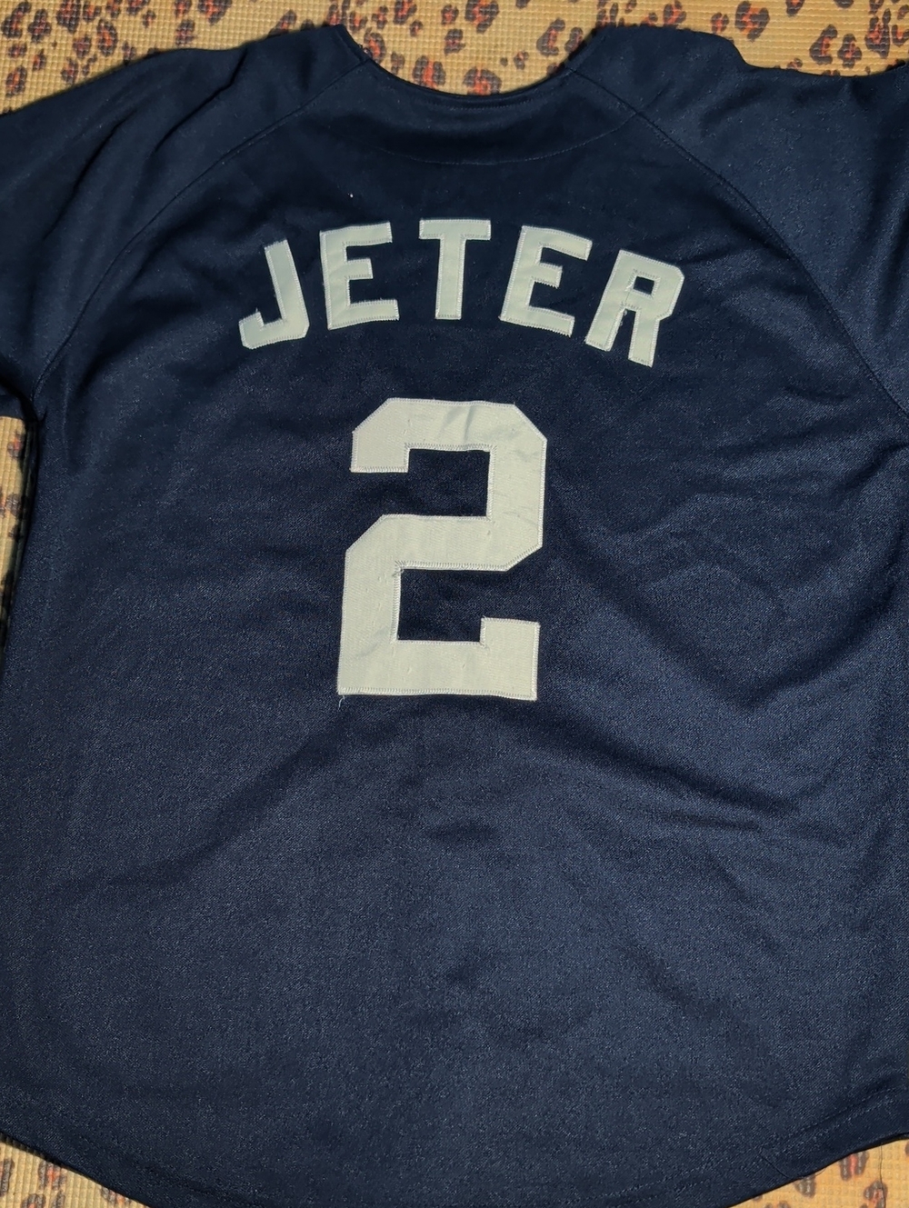 Derek Jeter Jersey. New York Yankees.#2 Youth 14/16